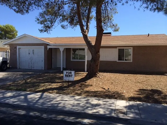 3 Bedroom 2 Bathroom with Swimming Pool Tropicana & Nellis Area — Photo 2