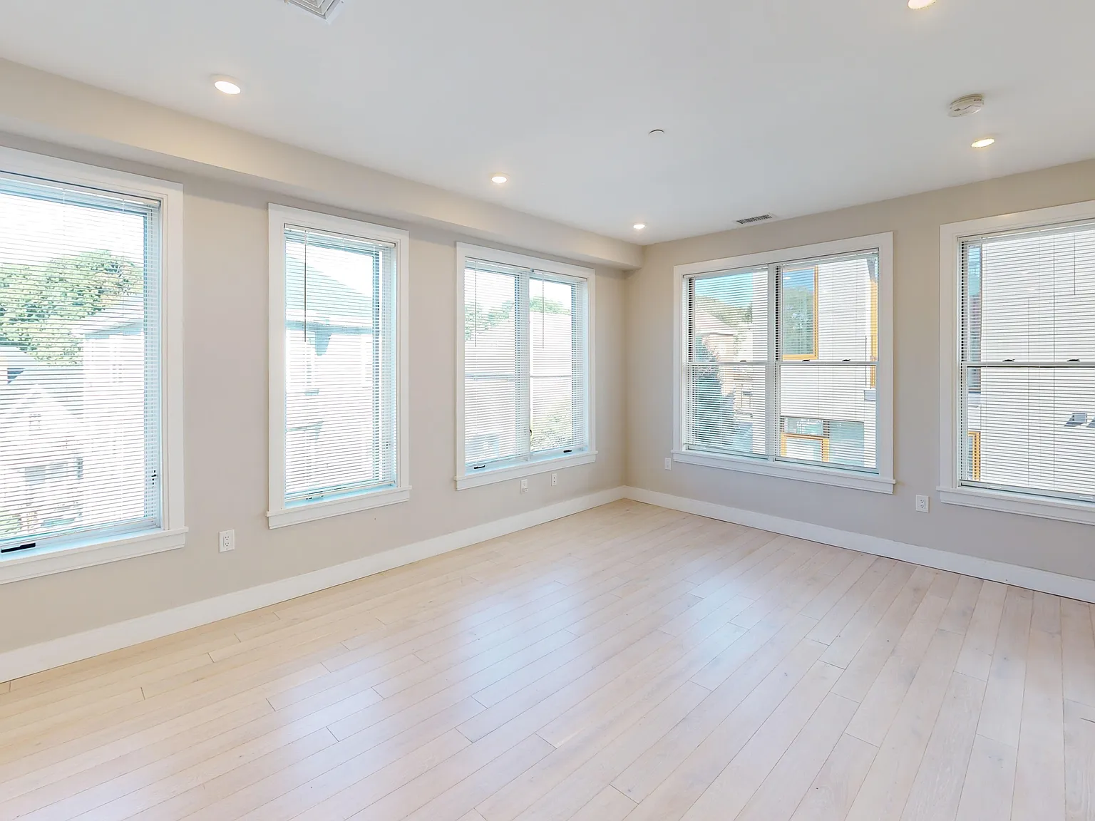 2 bed, 875 sqft, $3,750 — Photo 3