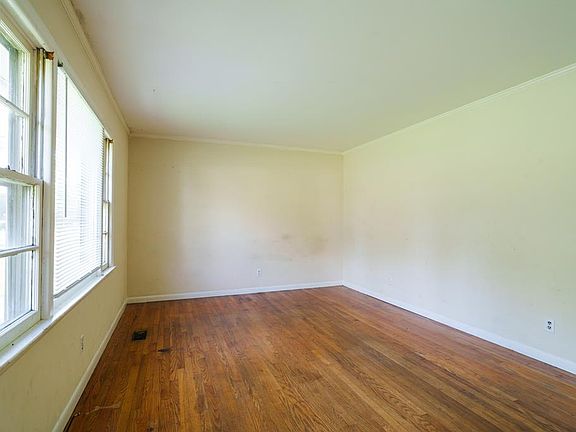 5th image of 1238 Springdale Dr