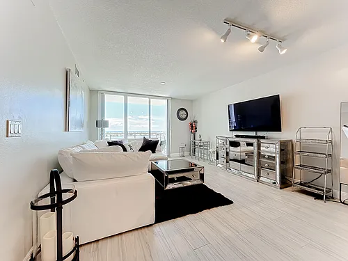 1551 N Flagler Dr #1212 Photo 1