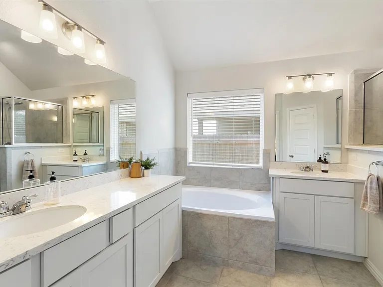 1262 Gainesville Dr — Photo 23