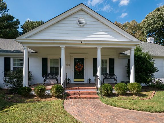 4th image of 1401 Berkshire Ln