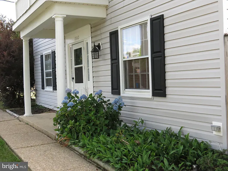 15310 Annapolis Rd — Photo 35