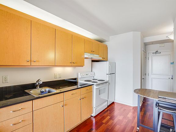 4th image of 140 S Van Ness Ave Unit 524