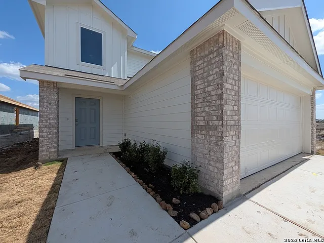 5 bed, 2.5 bath, 2203 sqft, $2,345 — Photo 4