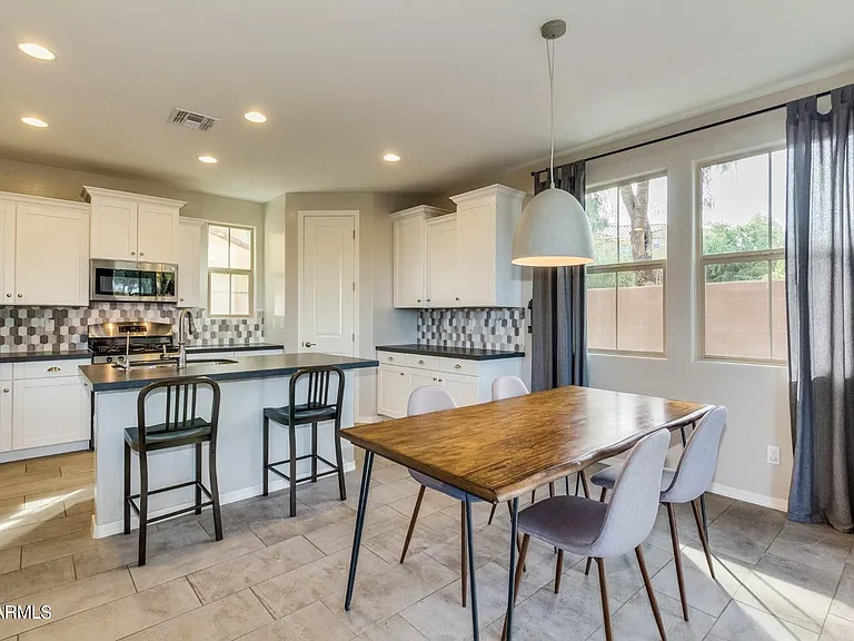 1942 S Sycamore Pl — Photo 5