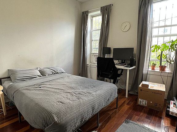 4th image of 305 Woodbine St APT 1B