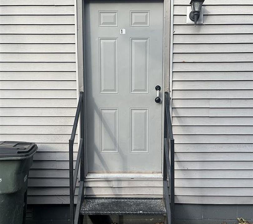 1st image of 422-426 W Jackson St #12