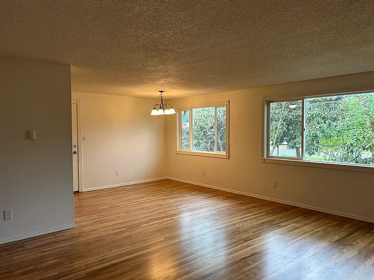 2250 32nd Ave — Photo 4