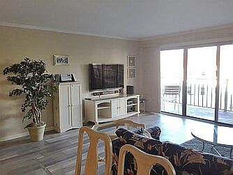 5th image of 9 37th St Unit 106