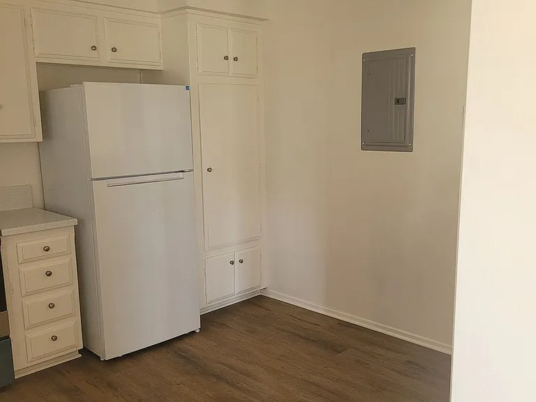100 - Kimberly Apartments — Photo 21