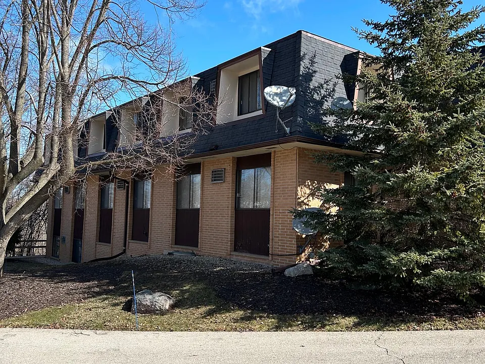 1102 Brookside Dr