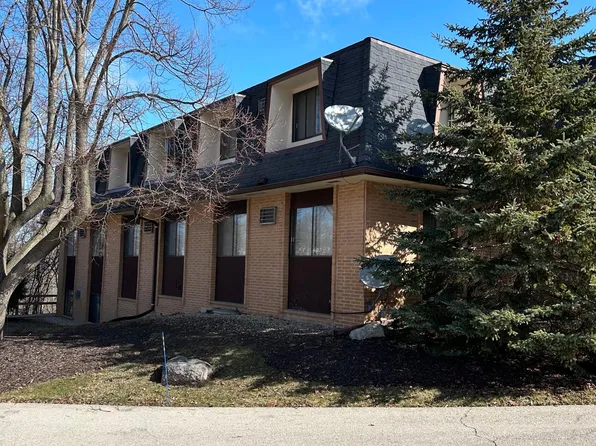 1102 Brookside Dr, Grafton, WI 53024