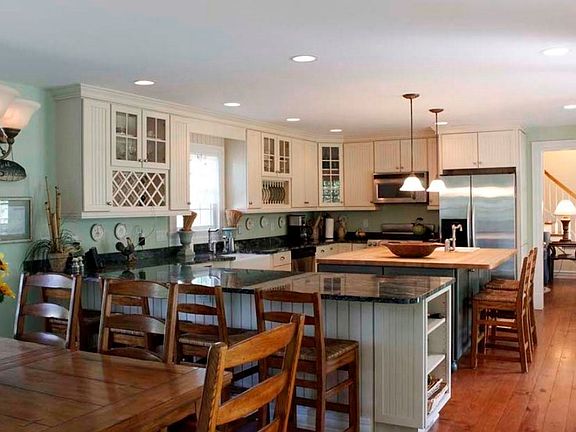 2nd image of 185 Maiden Ln