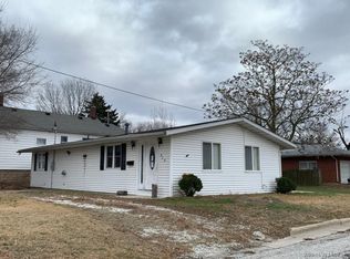 313 W 10th St, Beardstown, IL 62618