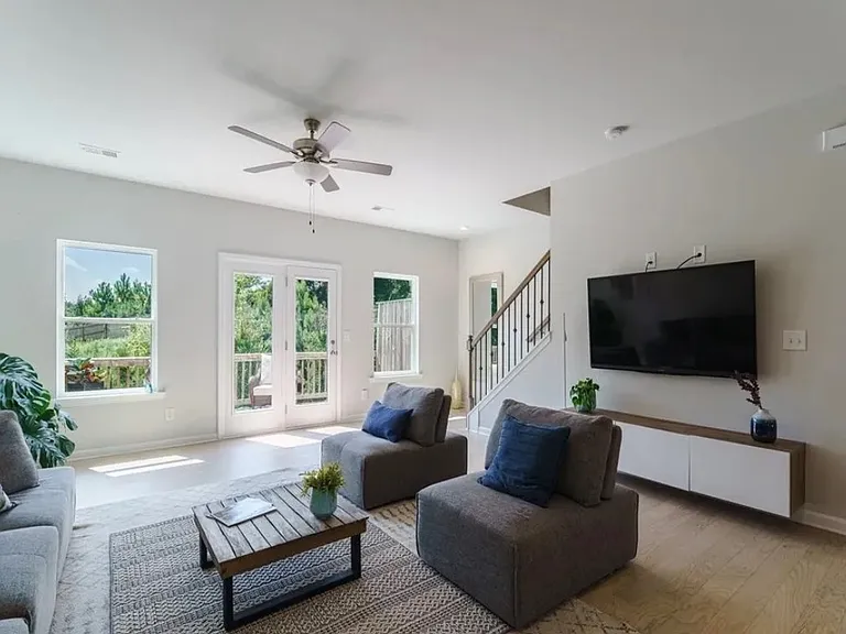 2623 Hedgeway Cir — Photo 12