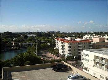 4th image of 2555 Collins Ave APT 900