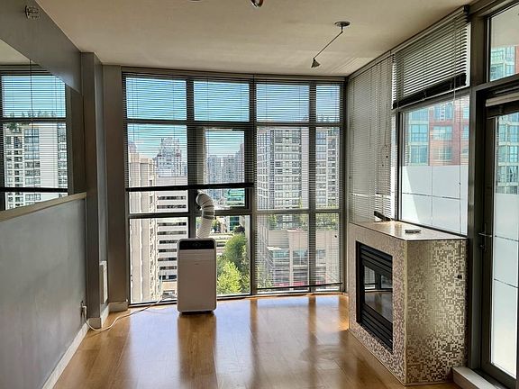 2nd image of 1050 Smithe St #1606