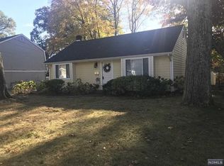 97 Sheldon St, Wyckoff, NJ 07481