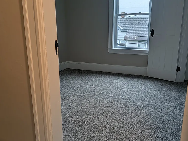 Middle bedroom