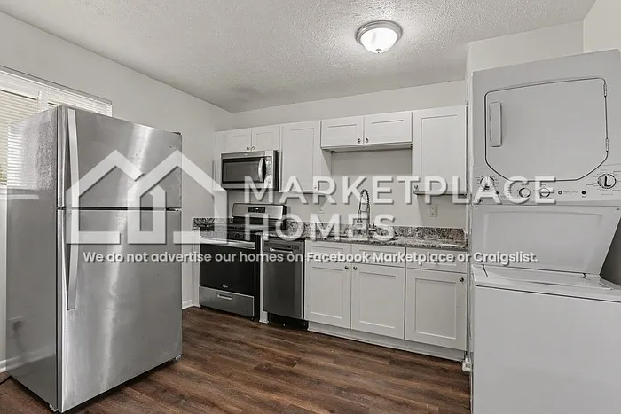 412 Todd St SE #D — Photo 9