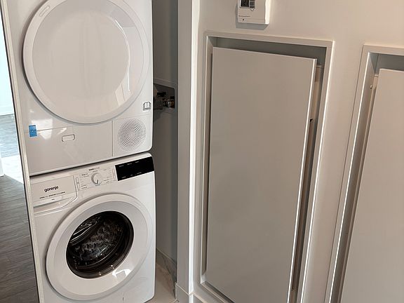 4th image of 88 Queen St E #3110