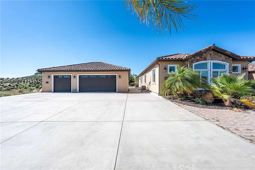 5 bed, 4007 sqft, $10,000 — Photo 3