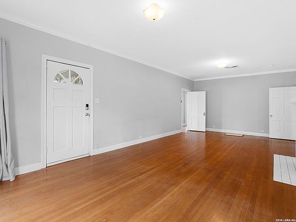 3rd image of 2141 W Magnolia Avenue