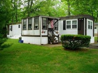 41 Oak Ter, Burrillville, RI 02839