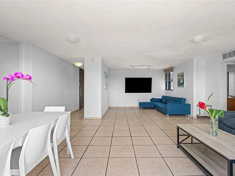 2306 Laurel #9D — Photo 13
