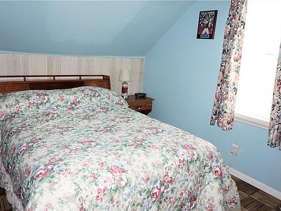 4th image of 130 Hawthorne Ave