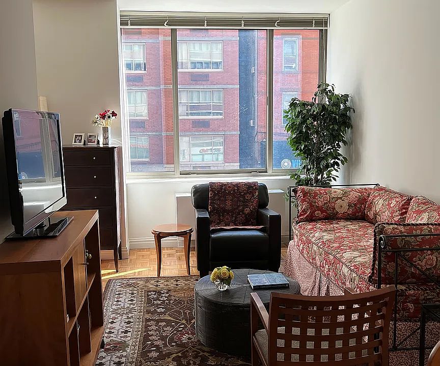 1st image of 1500 Lexington Ave APT 3G