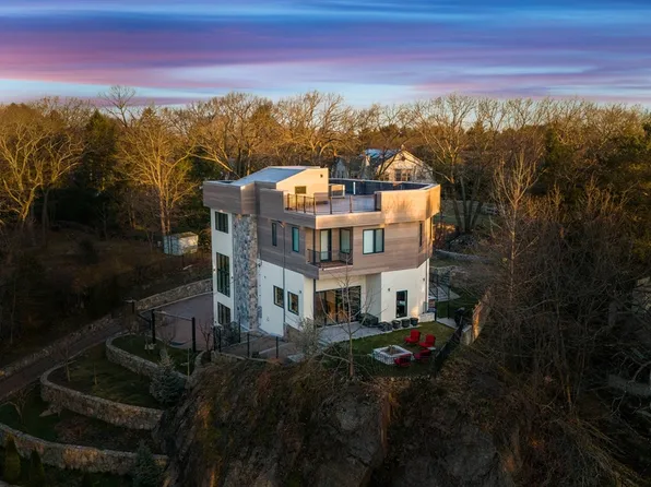 71 Grove St, Brookline, MA 02467