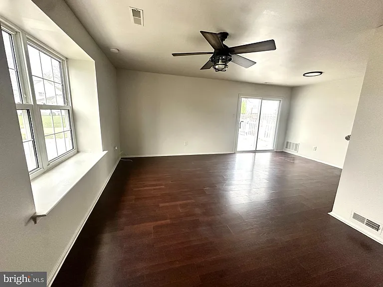 109 Franklin Dr — Photo 2