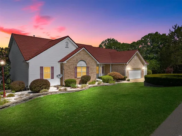 10007 Waterford Dr, Hillsboro, MO 63050