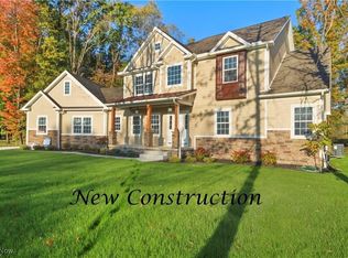 7114 Garden Place Dr, Poland, OH