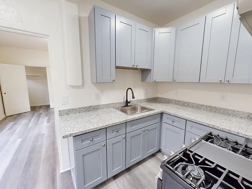 521 W Macarthur Blvd #3