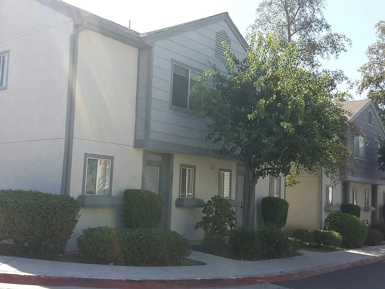 2208 Kings View Cir — Photo 6