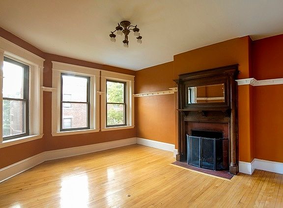 7 south-facing windows for sunshine