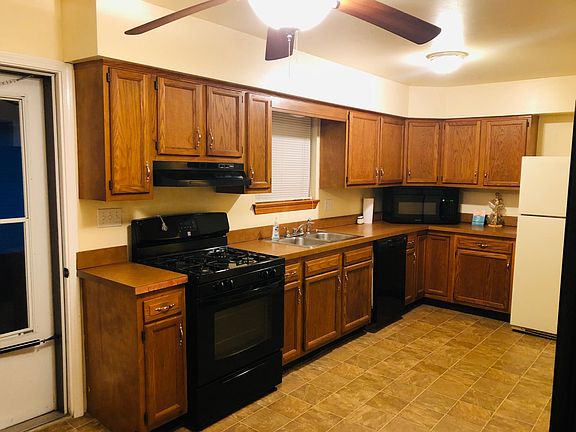 Kichen w/Side Entrance Door