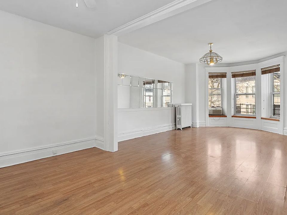 2nd image of 1272 Park Pl #1