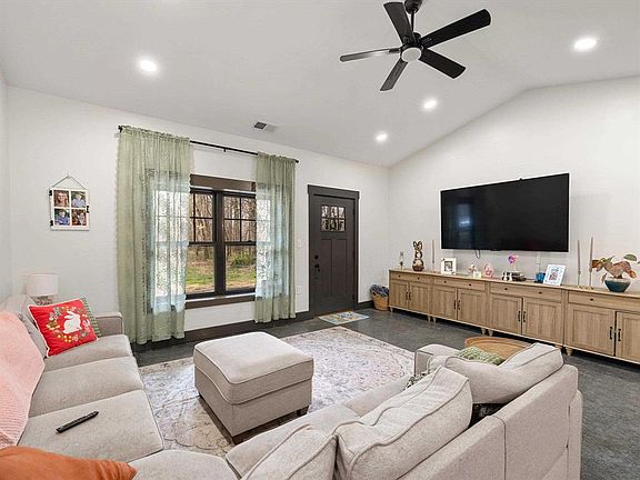 5th image of 290 Railroad Bed Rd