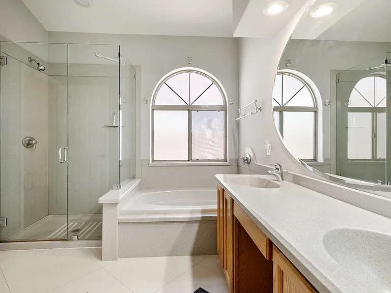 680 S Lucinda Dr — Photo 12