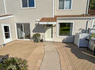 12 Parkview Cir, Grand Forks, ND 58201