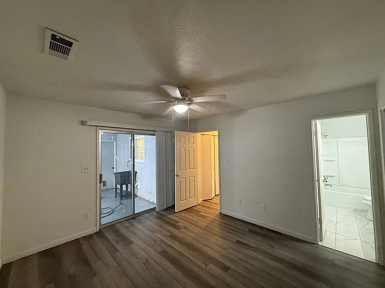 808 Saint Helena Pl — Photo 17