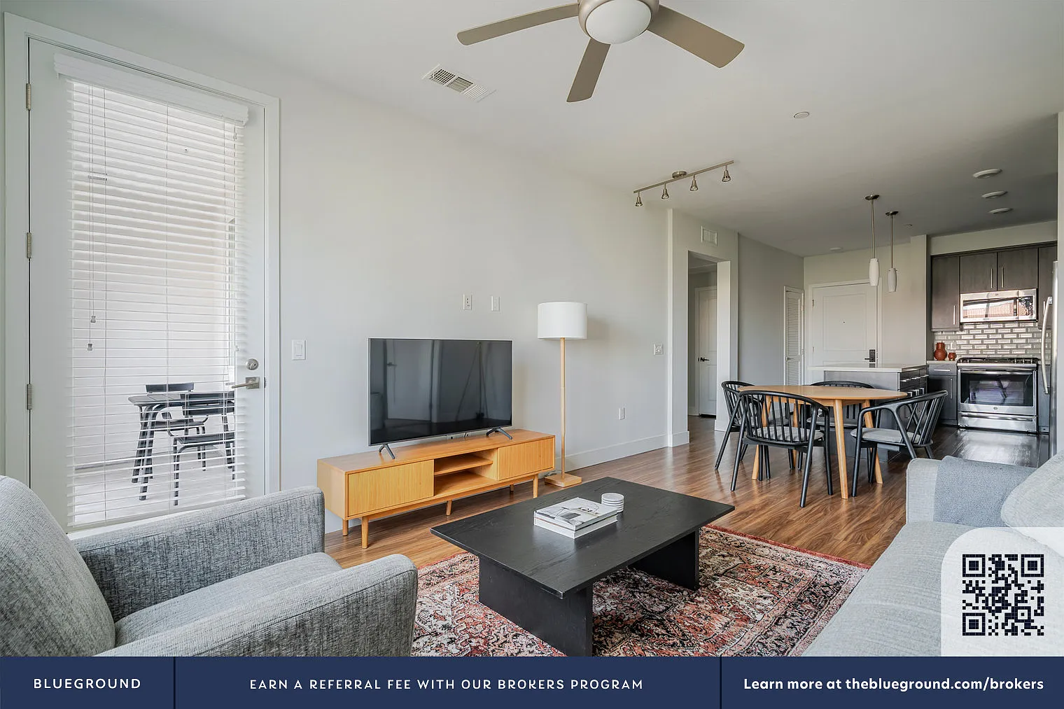 2 bed, 2.0 bath, 999 sqft, $4,840 — Photo 3