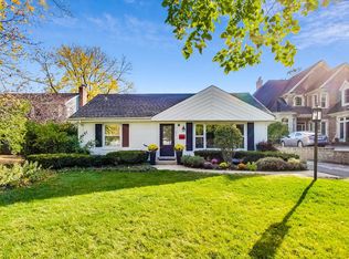 237 Middaugh Rd, Clarendon Hills, IL 60514