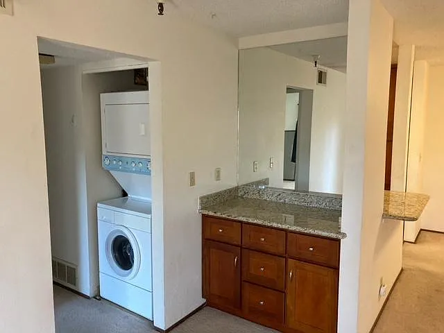 2111 Latham St #116 — Photo 8