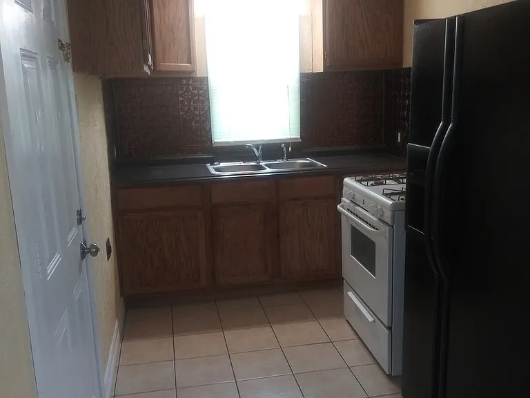 4205 S Tyler St — Photo 3