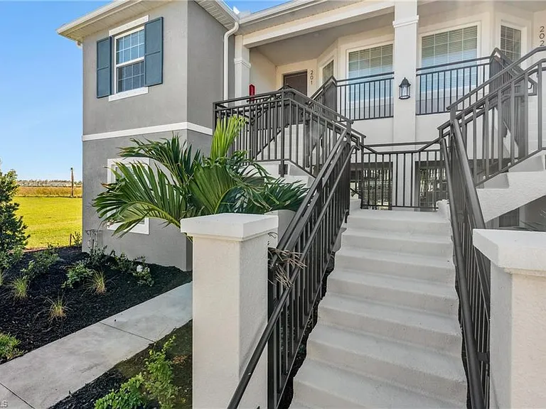 11801 Venetian Lagoon Dr — Photo 2